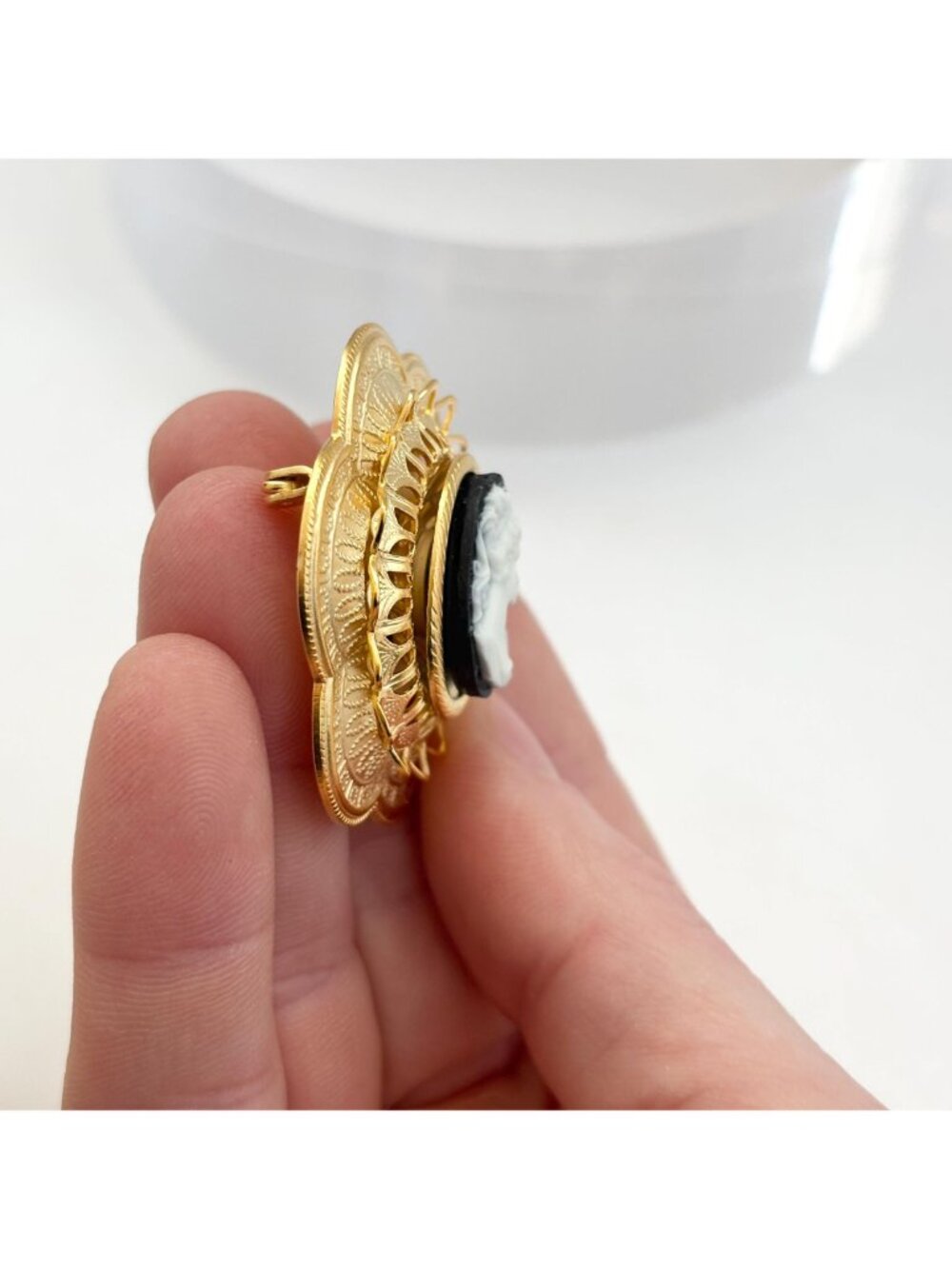 Black Cameo Accented Gold Scalloped Setting Vintage Costume Brooch | Lapel Pin - Picture 6 of 10